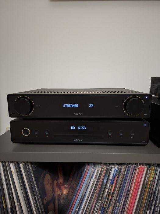 Amplificador Arcam Radia A5 e leitor de CD Arcam Radia CD5 como novos.
