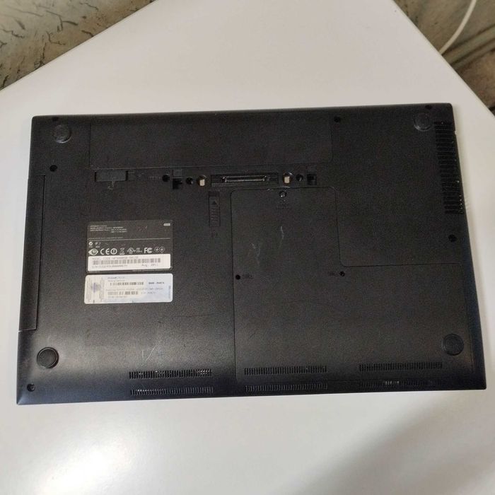 Бюджетный ноутбук Samsung NP-400B |Core i3 | 6/500 гб | батарея 2 часа