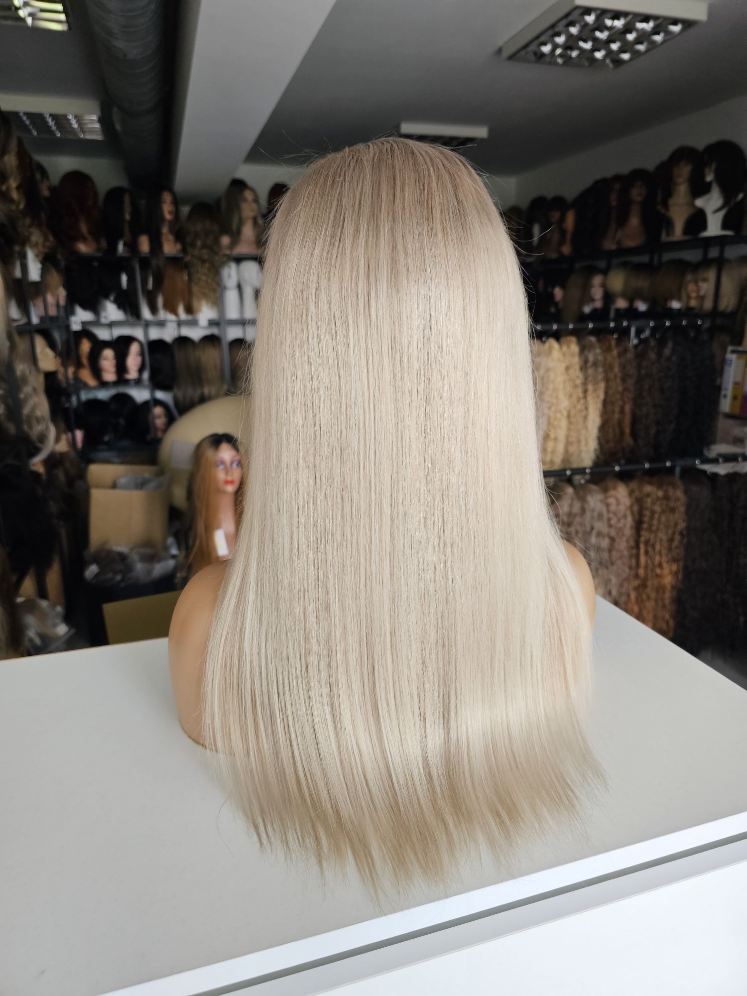 Peruka z włosów naturalnych jasny blond z odrostem Gabi 55 cm premium