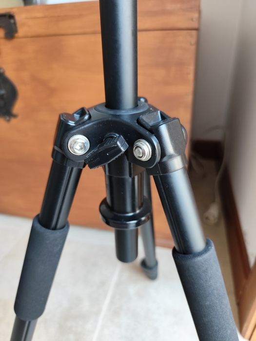 Tripé Velbon 803R