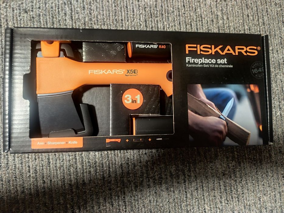 Zastaw Fiskars siekiera ostrzałka nóż kempingowy z kabura etui nowy