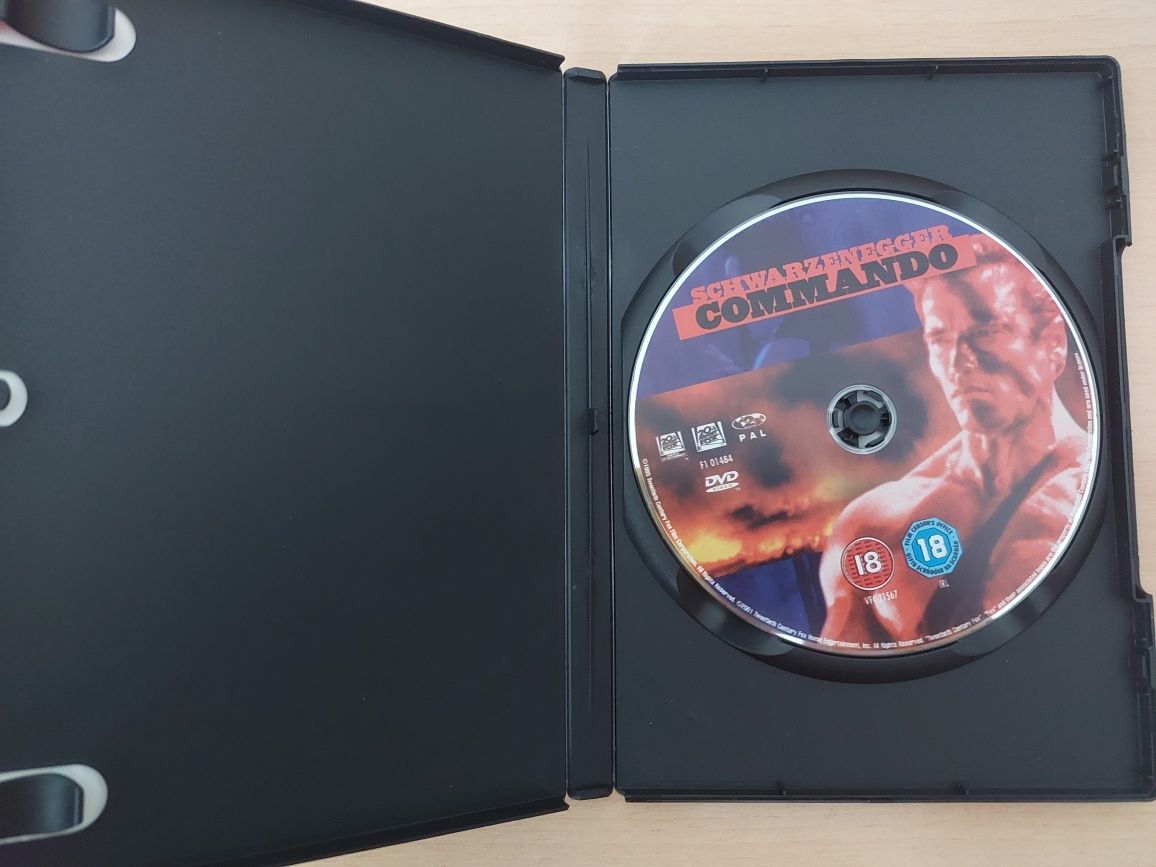 DVD " Comando " Schwarzenegger (Como Novo) 1985