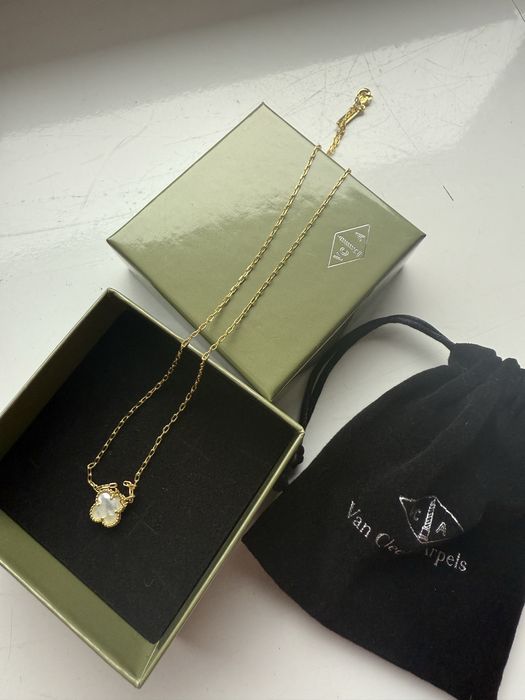 van cleef & arpels łancuszek z kwiatkiem