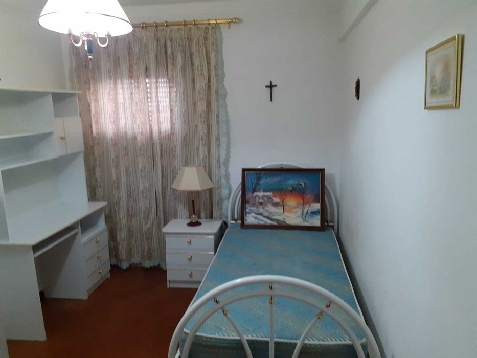Quarto em Santarém perto do Hospital para arrendar (ler descrição)