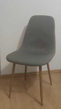 Krzesło na drewnianych nogach