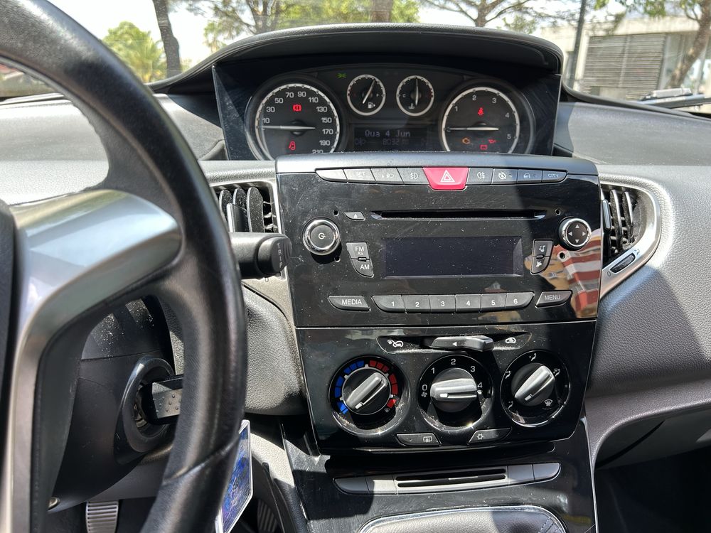 Lancia ypsilon 2014