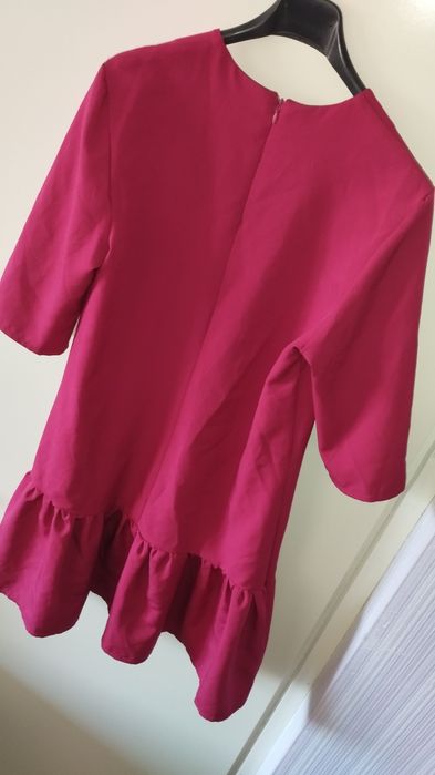 Стильна червоно-бардова сукня з воланом, розмір L