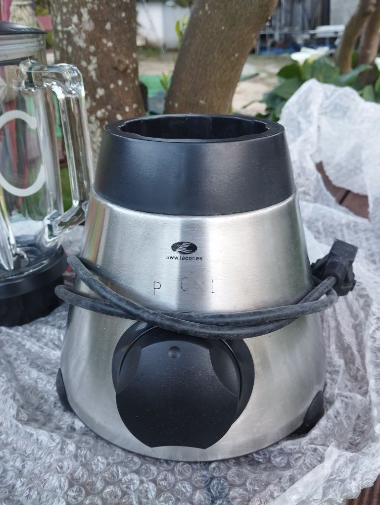 Copo liquificador/ liquficadora da Lacor em bom estado