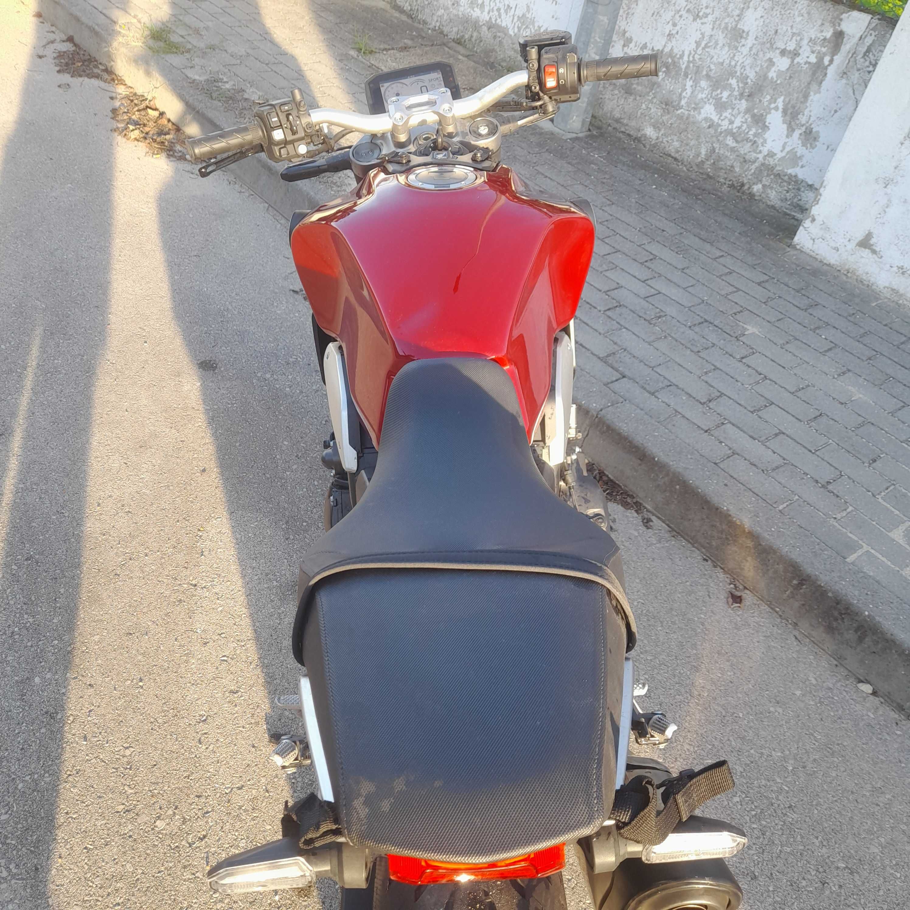 Honda CB 1000 R 2021, pequena queda