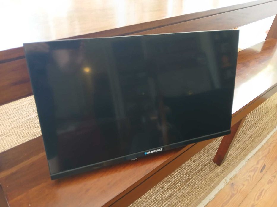 Televisão Blaupunkt 24" Smart LED – Android TV + Suporte de parede