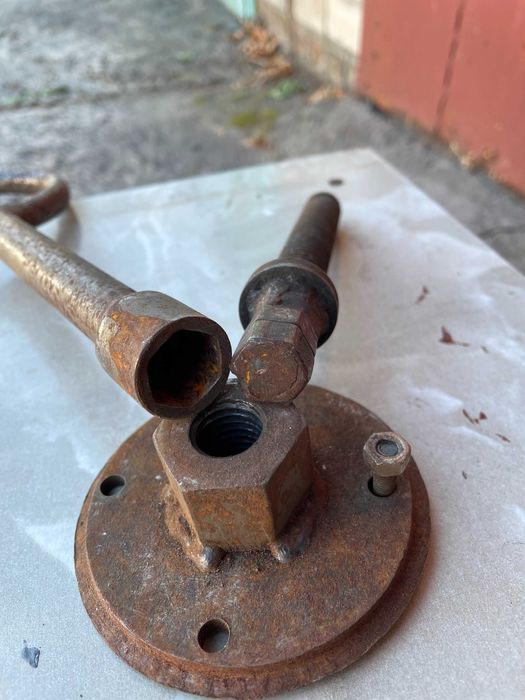 Солидный винтовой замок М18 с ответной гайкой