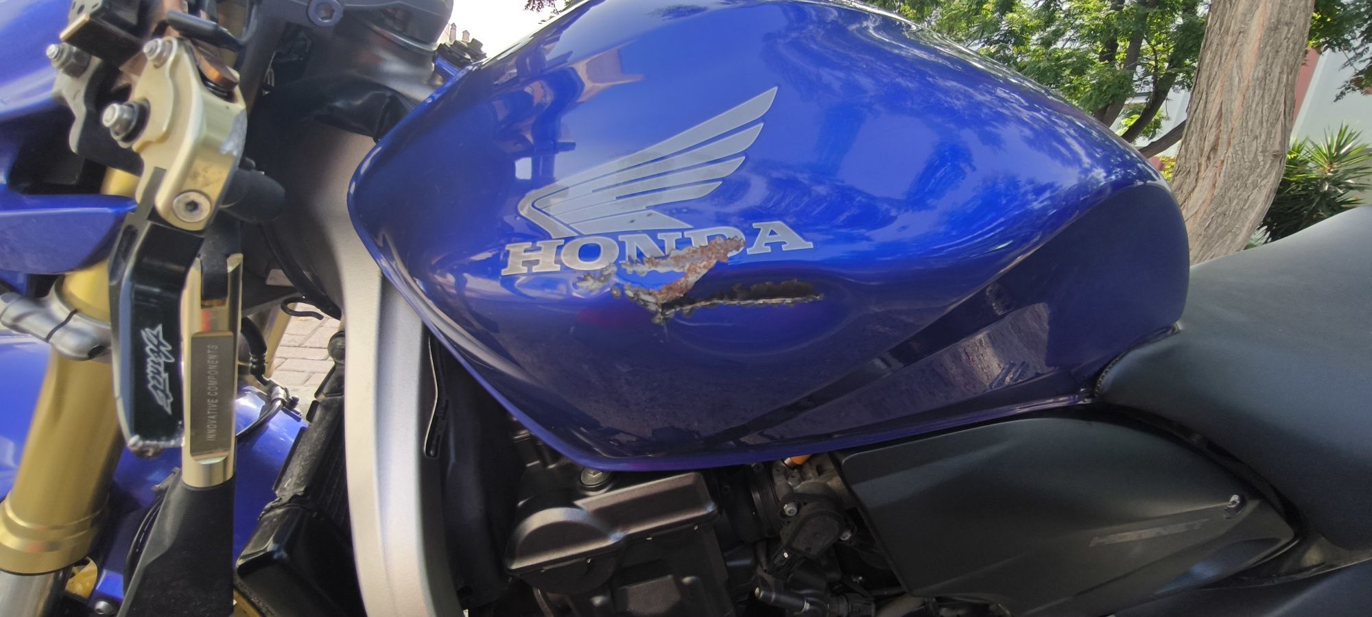 CB600F Hornet 2008 com 20000km acidentada