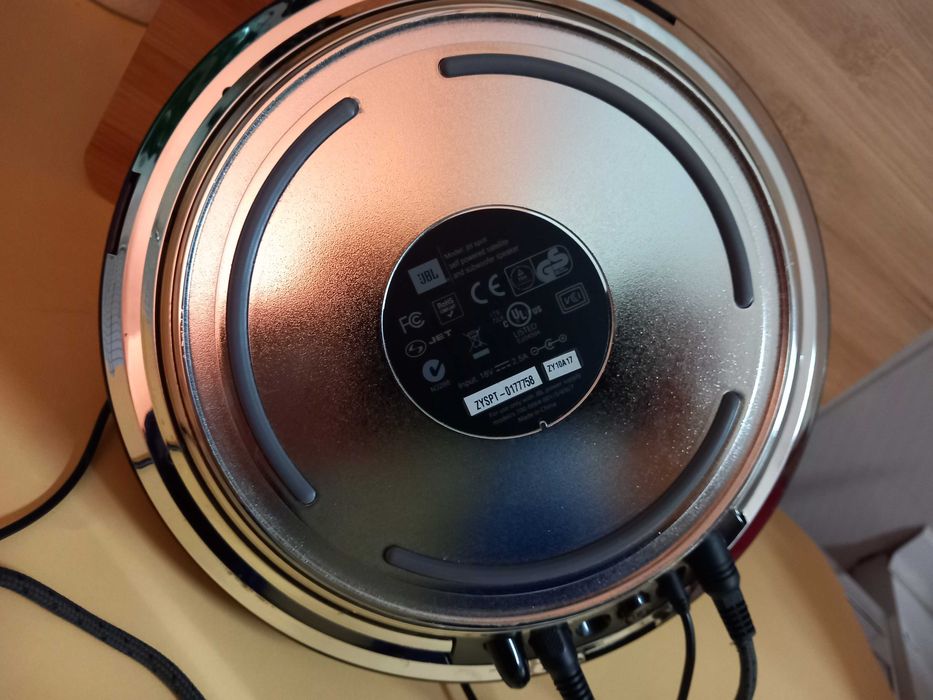 Coluna de SOM Marca JBL --- como NOVA