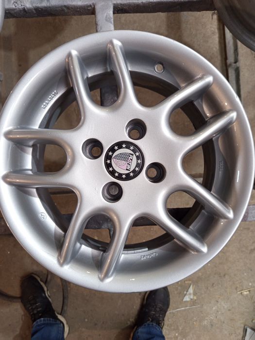 Титани р14 неварені не катані тільки пофарбовані, підходять на део,ваз