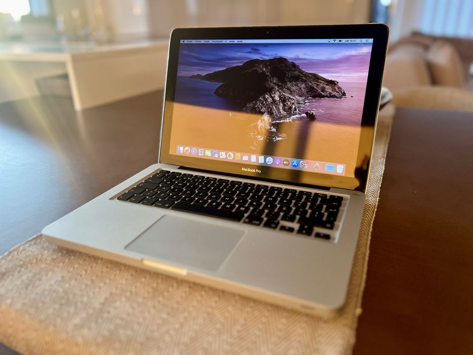 MacBook Pro 13” (Mid 2012) – i7 | 8GB RAM | 750GB