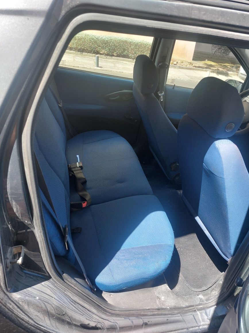 Punto 2002 cinza