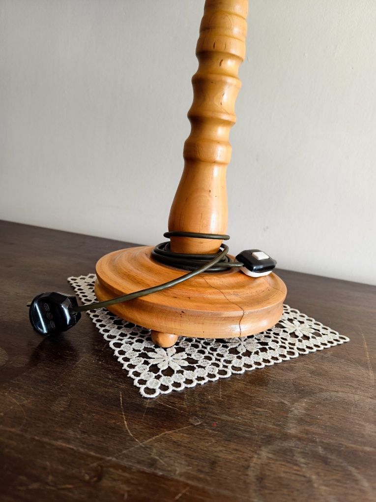 Elegancka lampa nocna stojaca biurowa z żółtym plisowanym abażurem PRL
