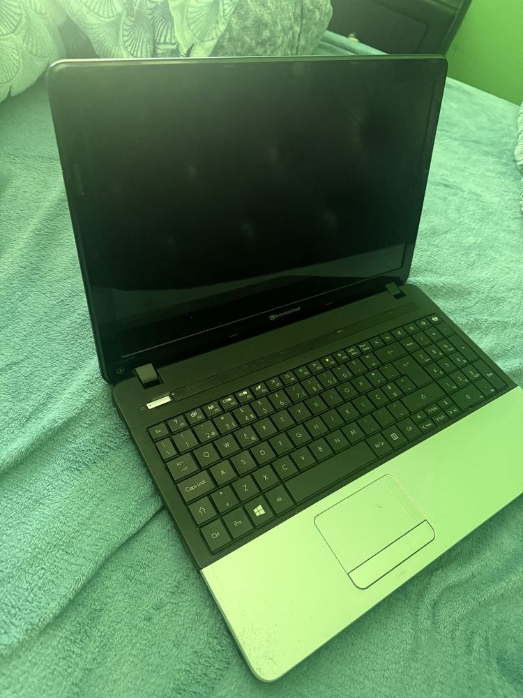 PackardBell EasyNote TE11HC a funcionar