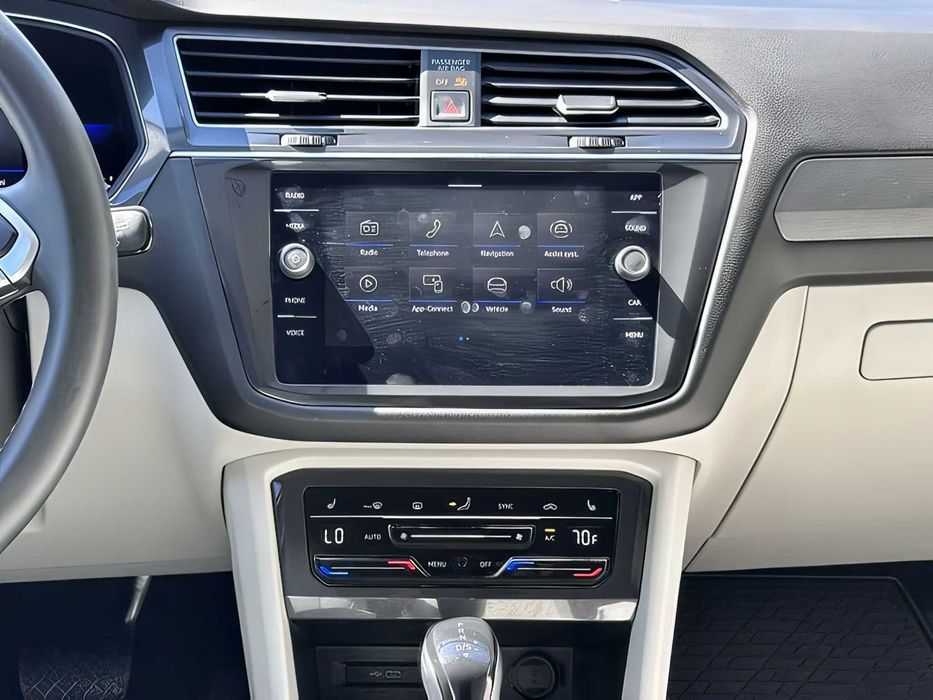 Volkswagen Tiguan      2022