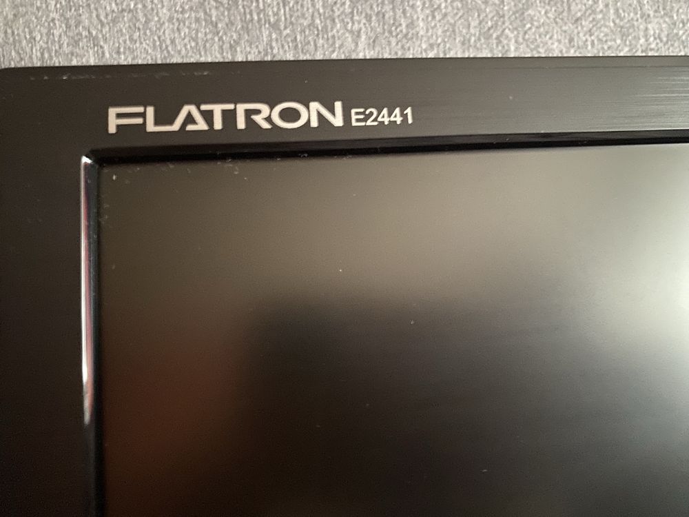 Monitor LG Flatron E2441 24”