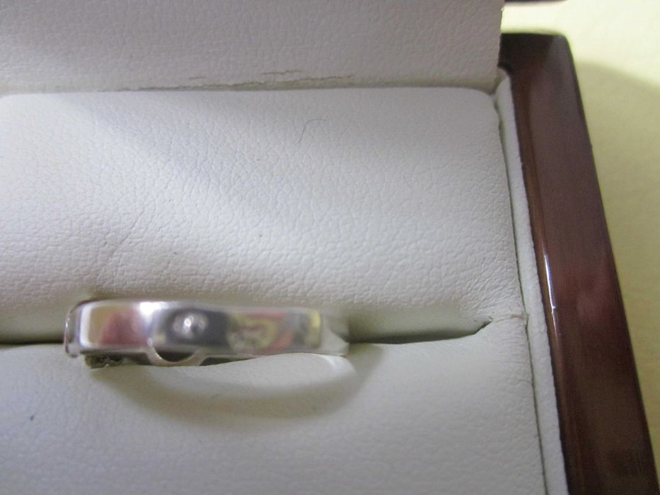 Stary srebrny pierścionek z bursztynem .