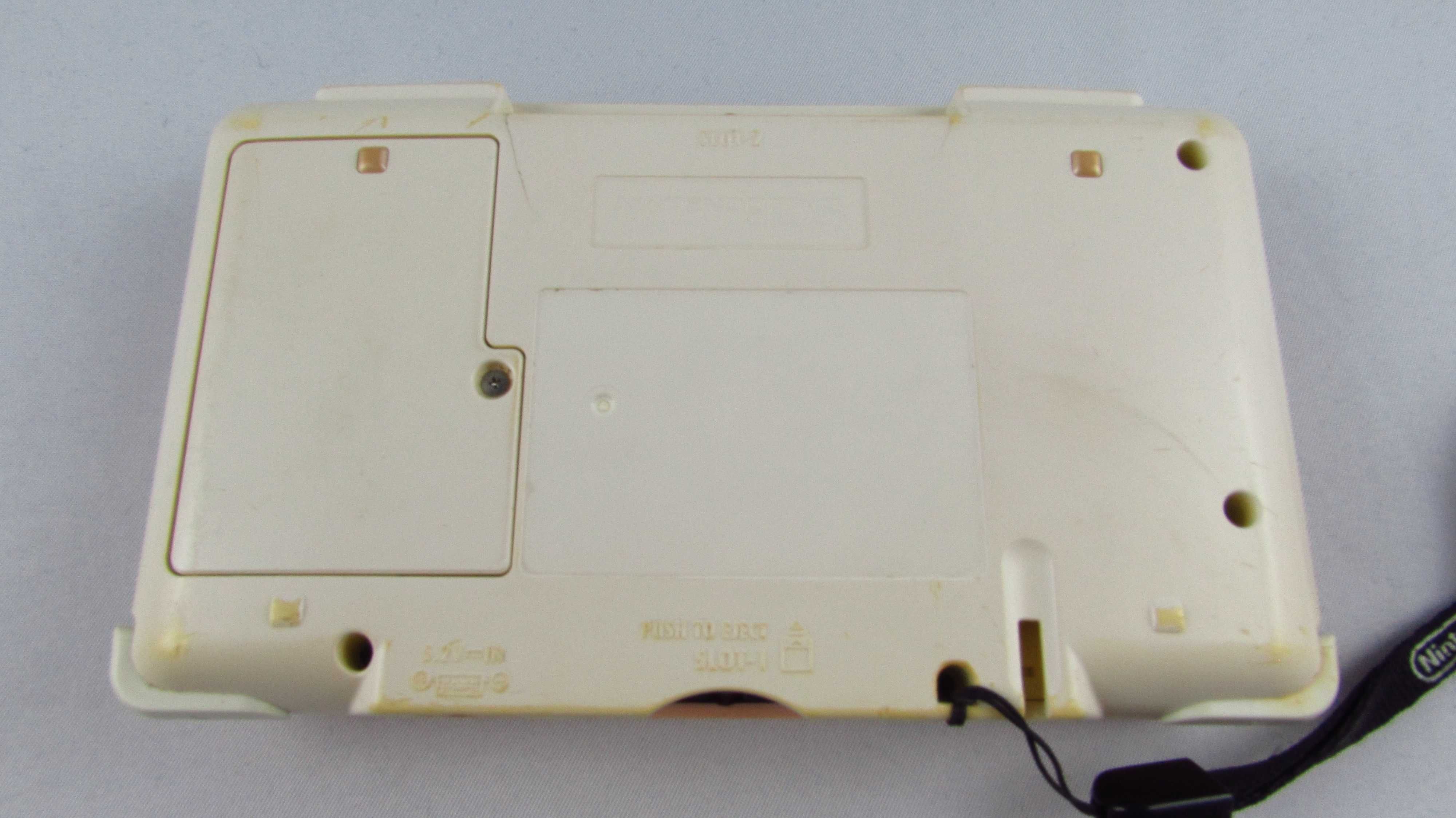 NINTENDO - Konsola NTR-001 Różowy + Pokrowiec 3