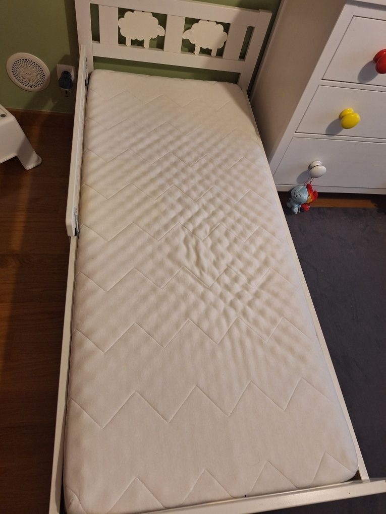 Cama Ikea KRITTER com estrado ripas + colchão