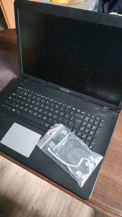 Części Asus R752L