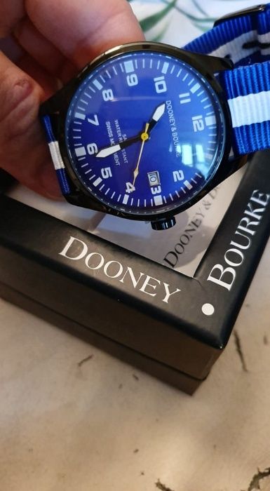 Брендовые часы Dooney&Bourke стоили 148 долларов