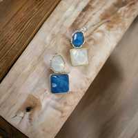 Kolczyki z kamieniami asymetryczne kamienie białe niebieskie