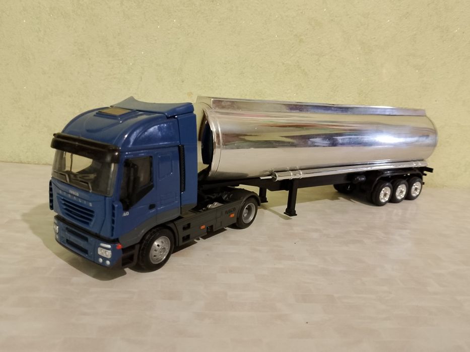 Scania 1 / 4 3 .