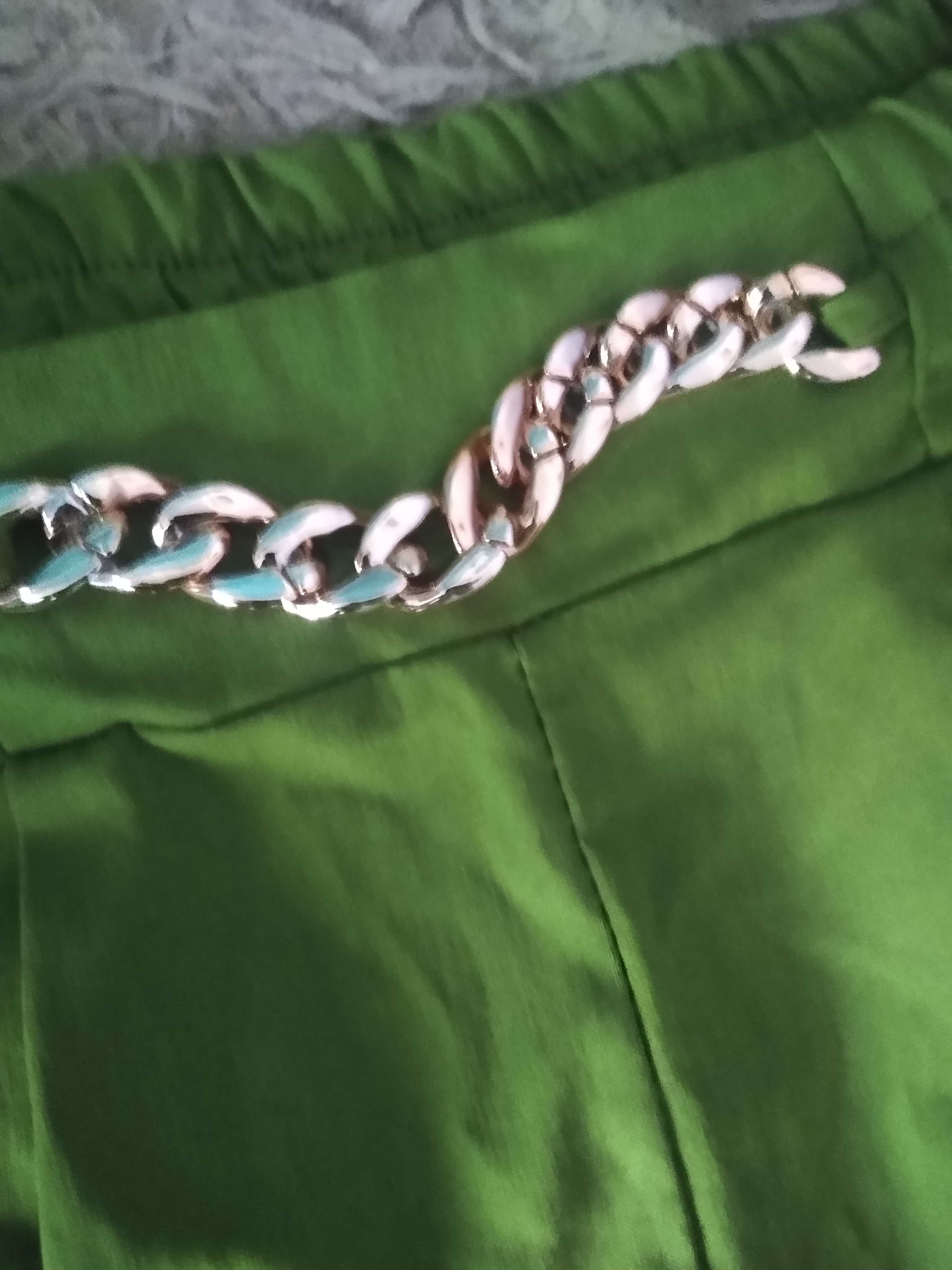 Spodnie damskie zielone z łańcuszkiem
