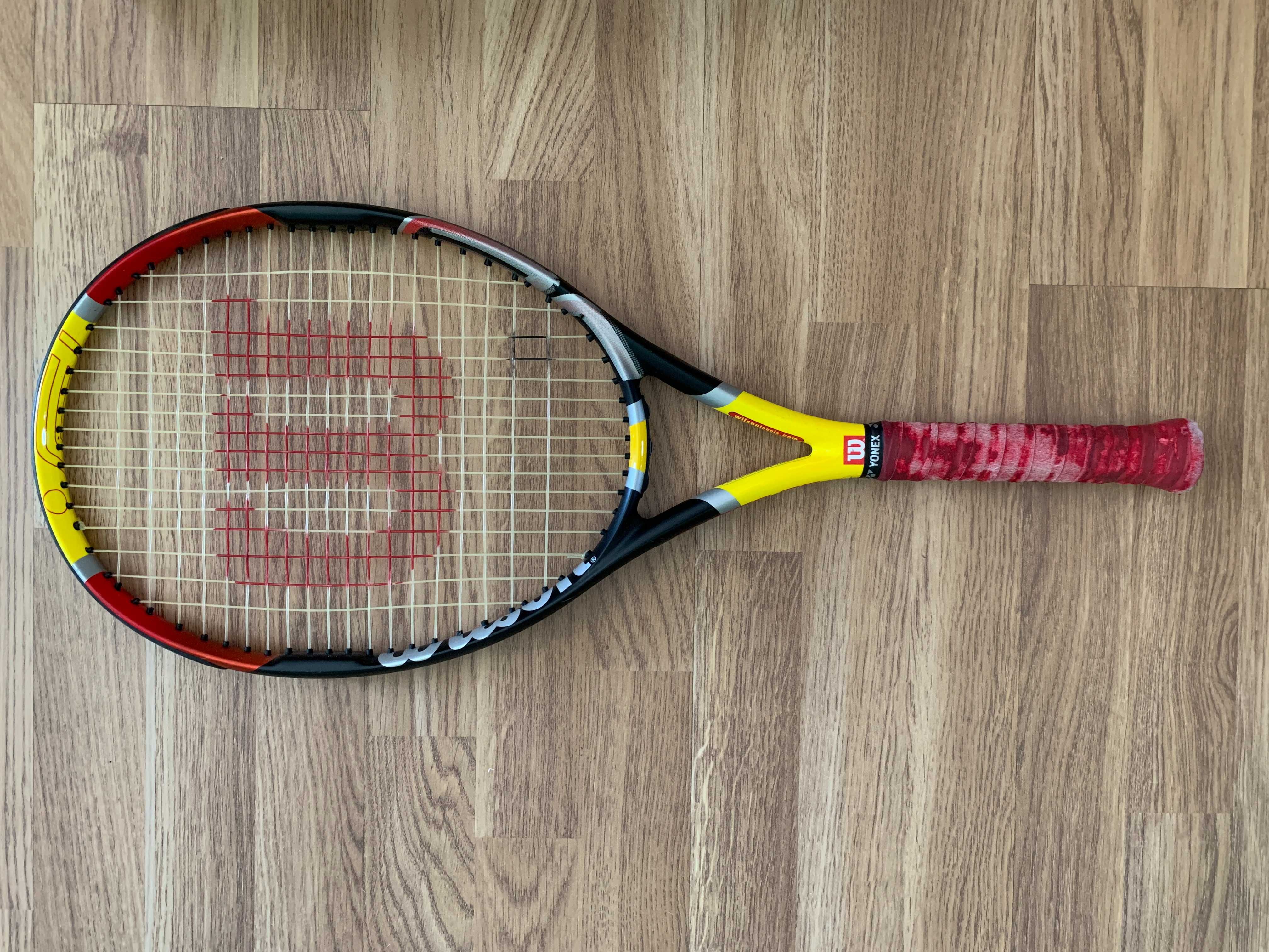 Raquete de primeira linha Wilson Junior Surge 26 em ótimo estado.