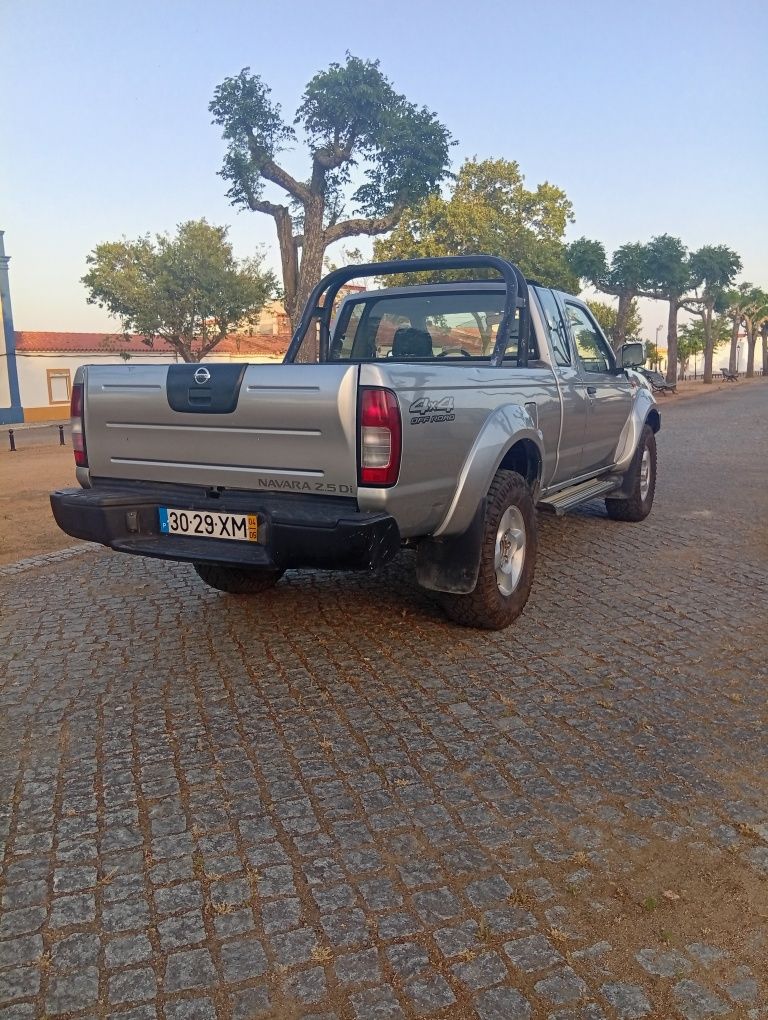 Nissan Navara Pickup 2.5 4x4