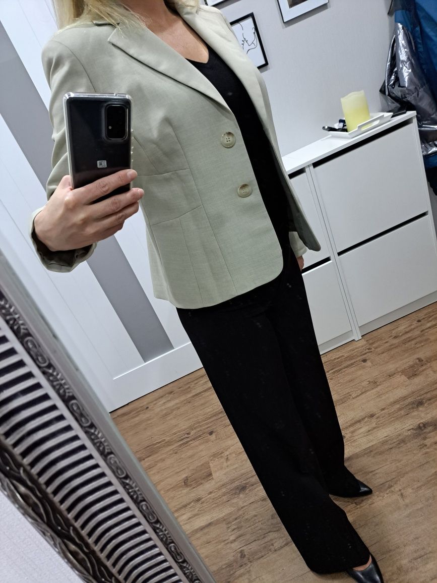 Marynarka damska, w bardzo dobrym stanie.