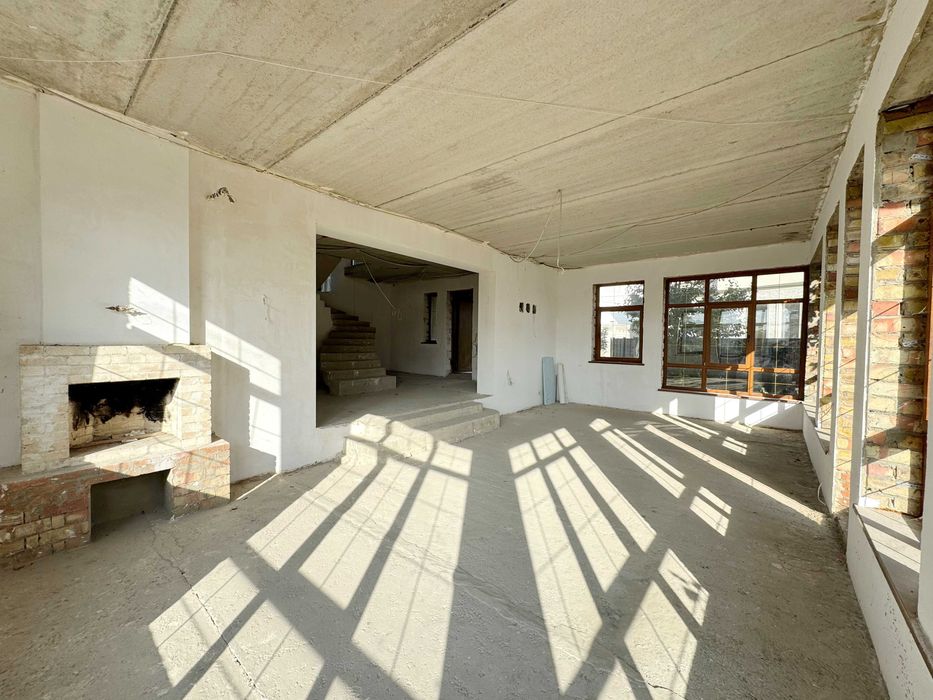 Дом в Совиньоне, ул. Бризова. 9 соток. Есть подвал. Гараж на 2 авто