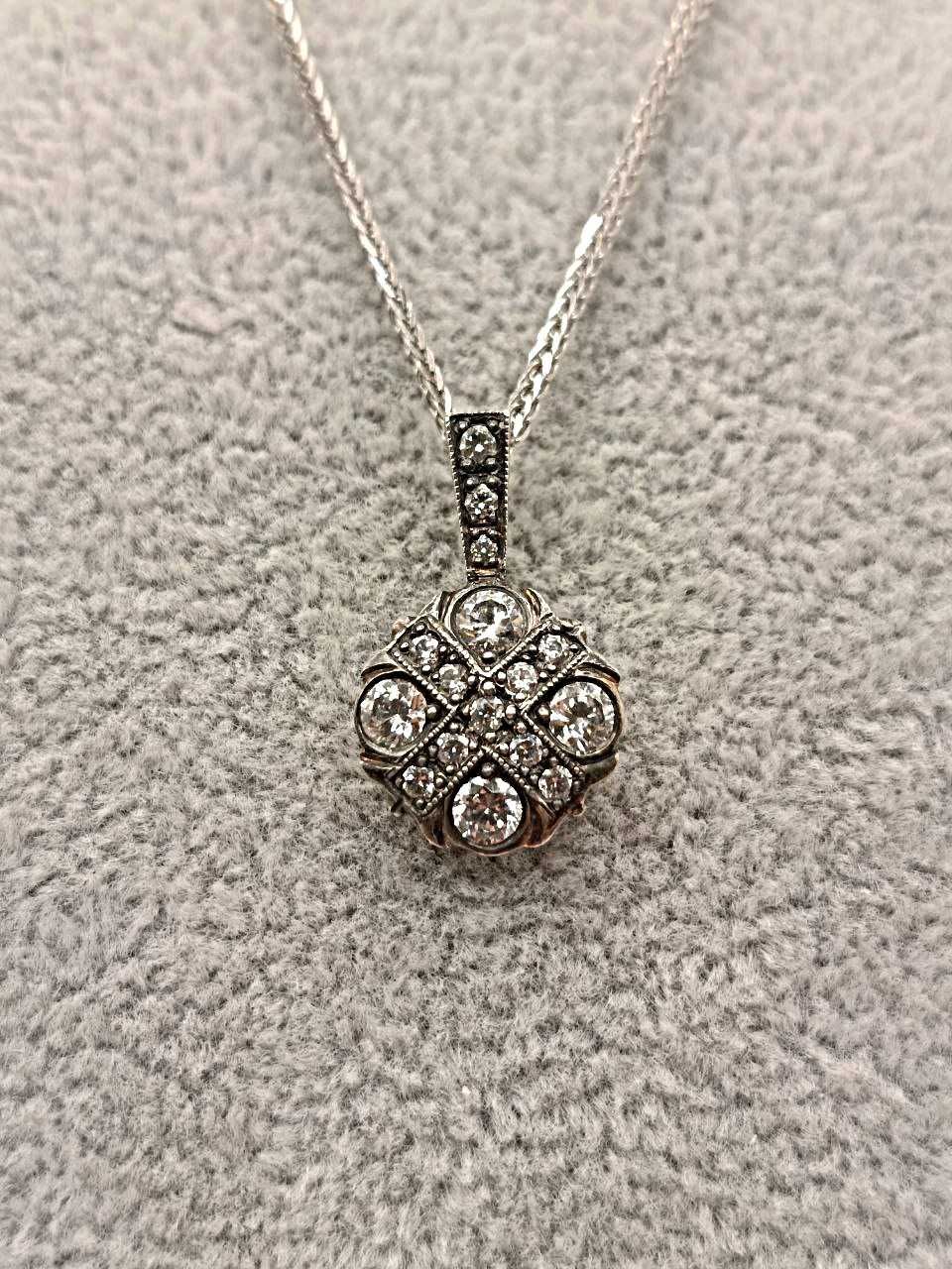 Złoty wisiorek 14K 2,49 g