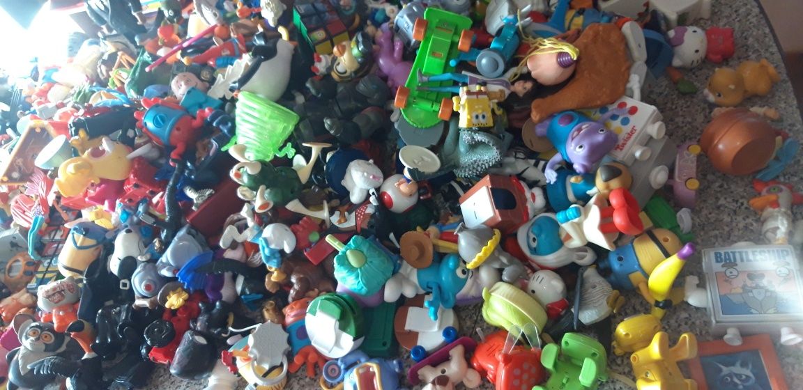 Conjunto de 375 Bonecos/Brinquedos MacDonald's
