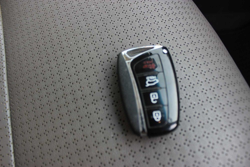 Продам Hyundai Santa Fe Premium 2013