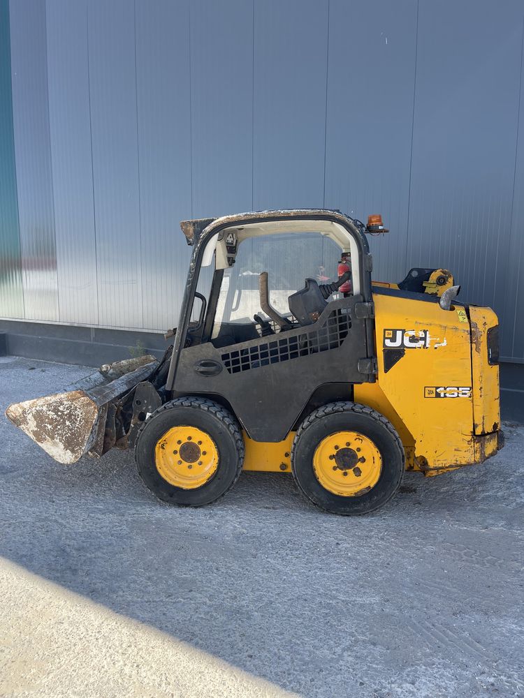 Mini-pá carregadora JCB 135/2018