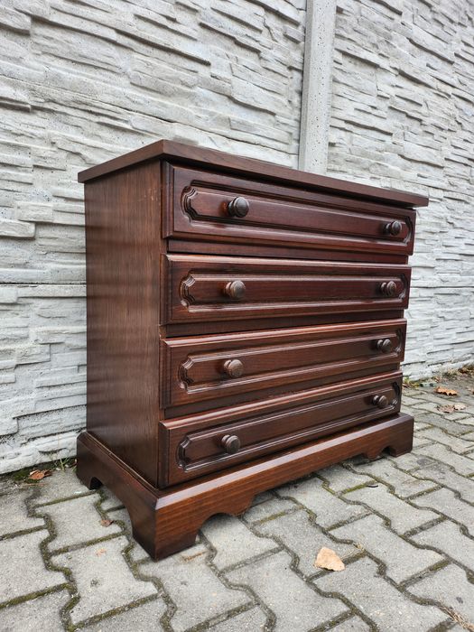 Zgrabna komoda dębowa. .