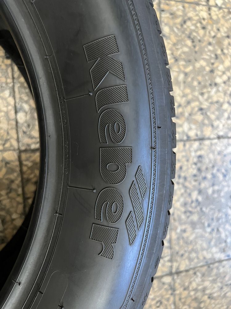 Pneus semi-novos 225/55R16 com 80% de rasto