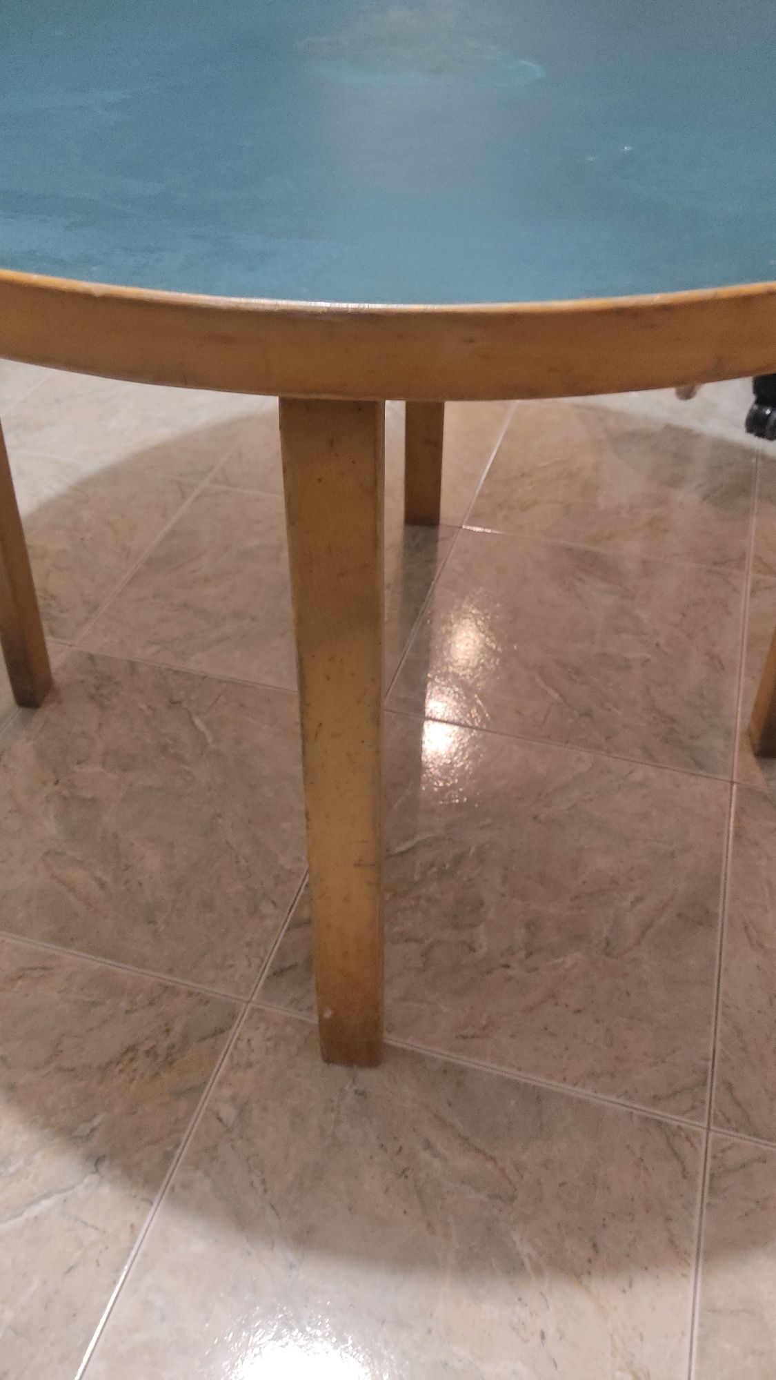 Mesa de jogos em madeira