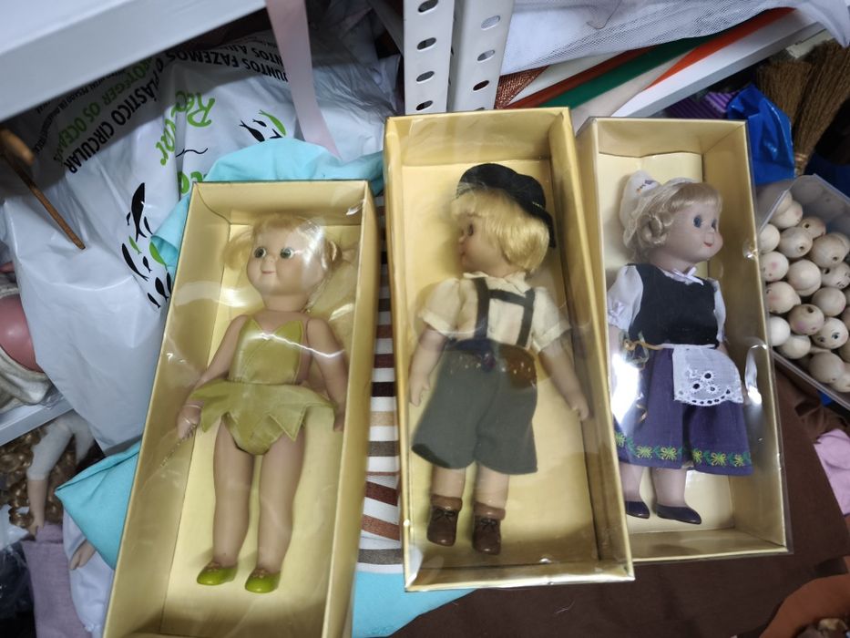 Coleção de bonecas de porcelana