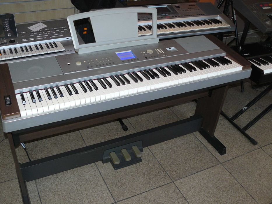 Pianino cyfrowe Yamaha DGX-640 Nowy ekran zintegrowane pedały