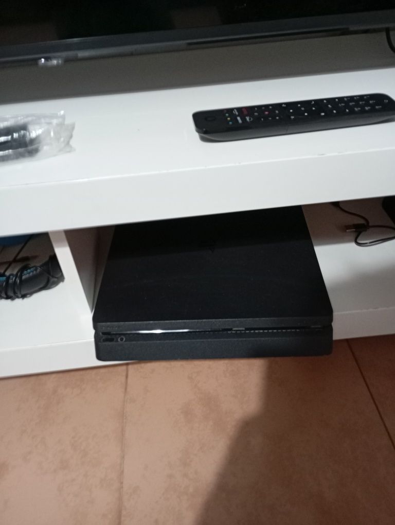 PS4 1TB + 1 COMANDO E DIVERSOS jogos
