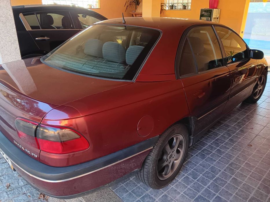 Opel Omega em ótimo estado
