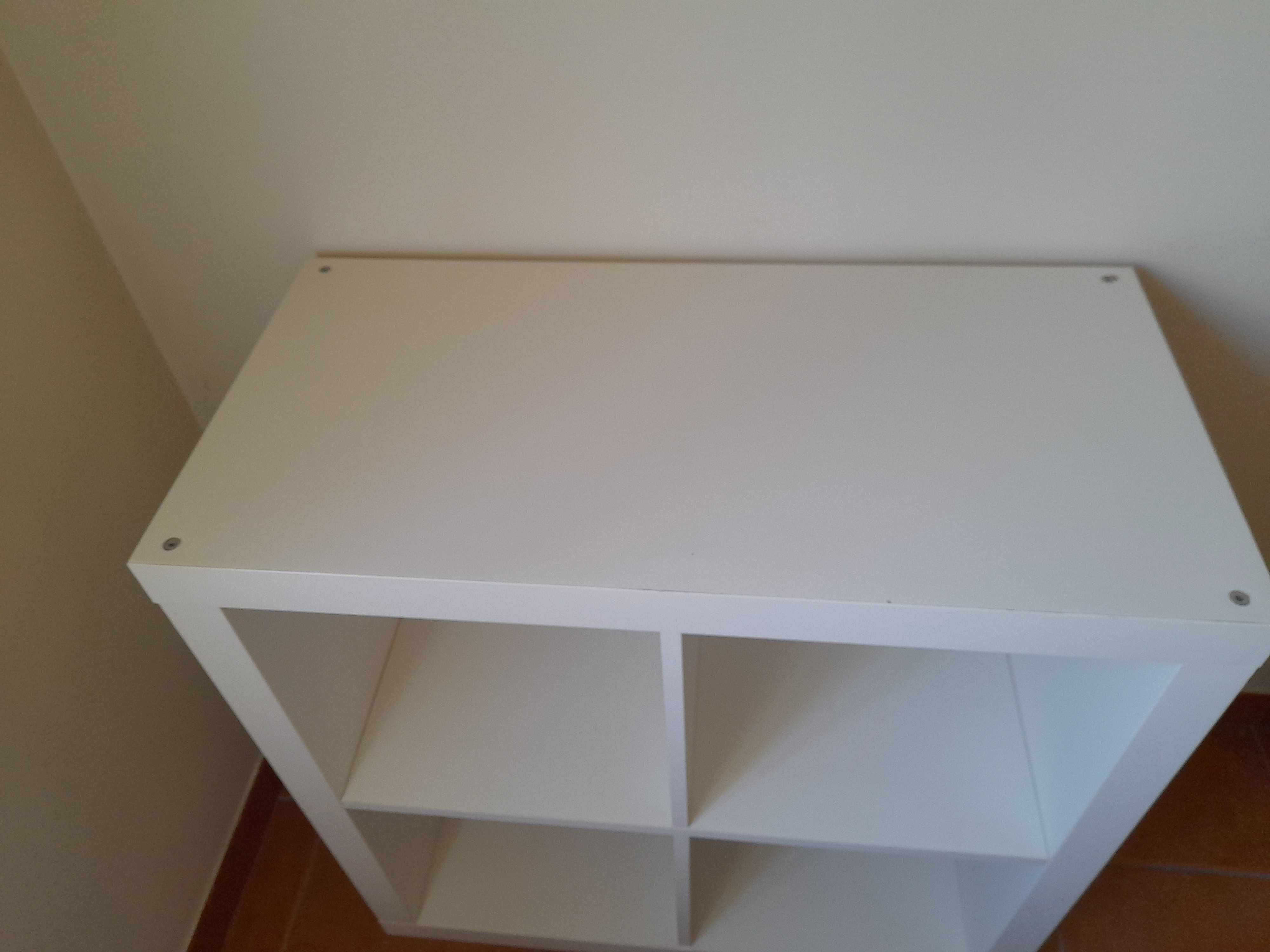 Estante branca 77x77cm