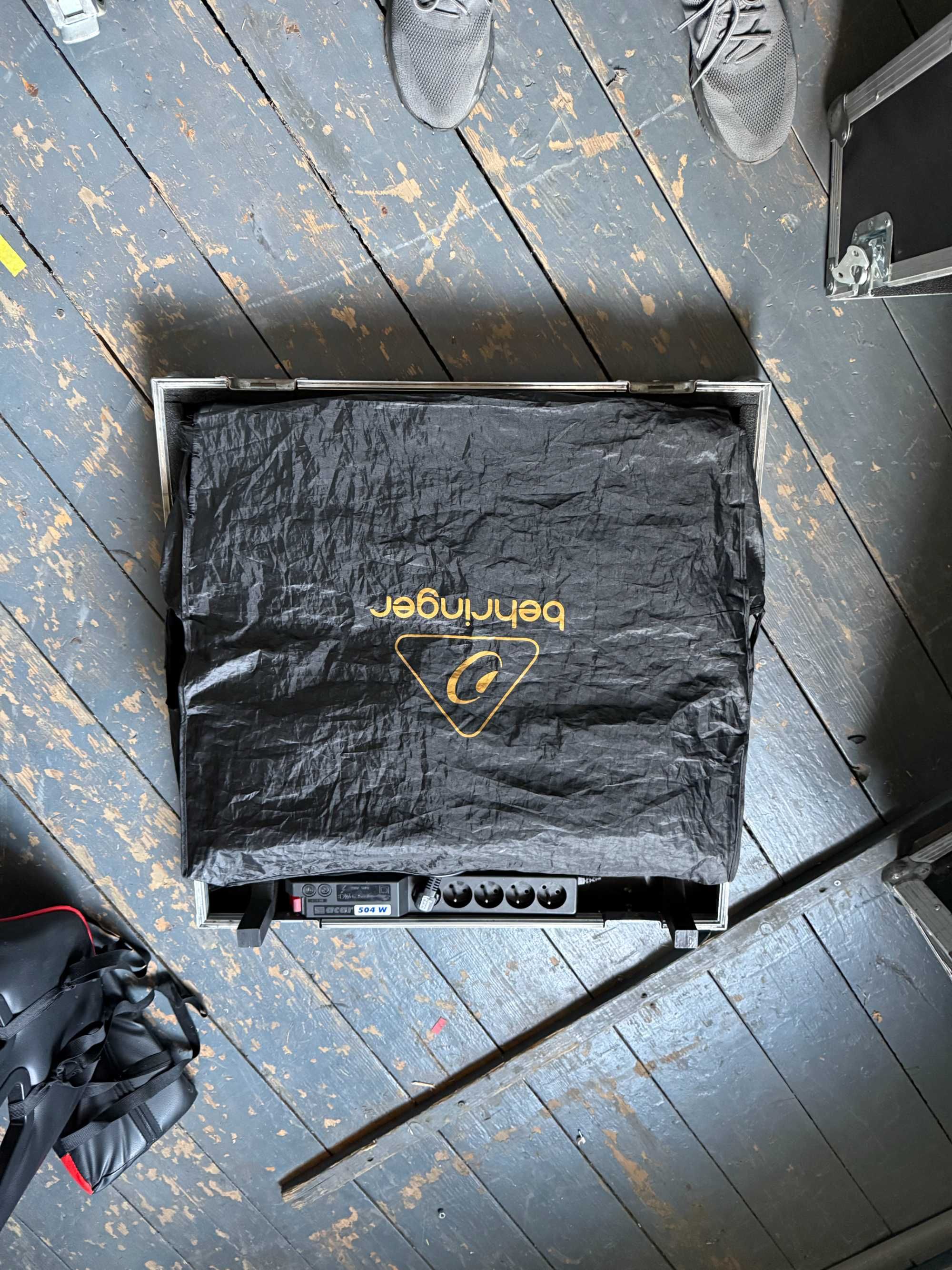Behringer X32 Compact + Case