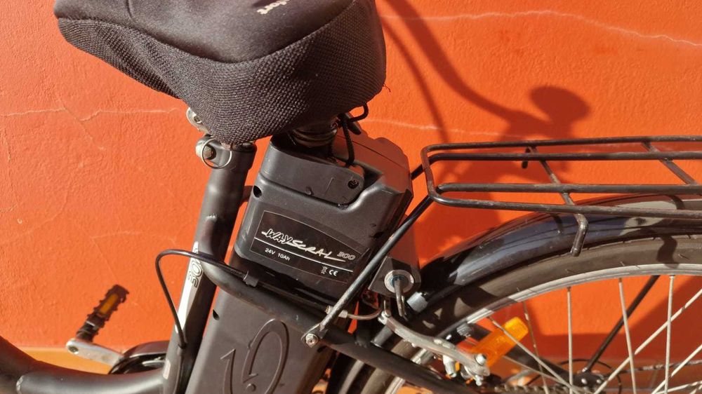 Bicicleta elétrica em muito bom estado. Pouco Uso.